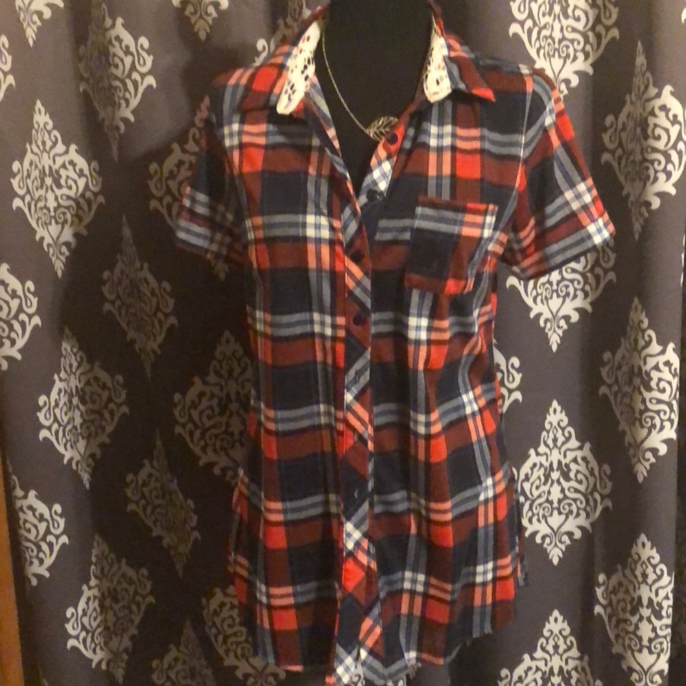 Plad button up